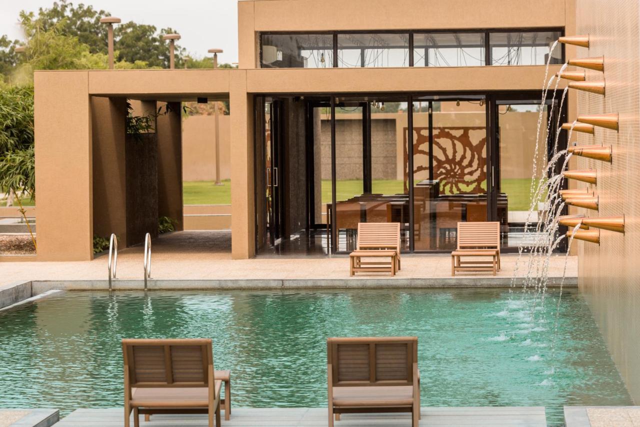Life At Repose- Lake Villas Resort & Club Chor Warodra Exterior photo