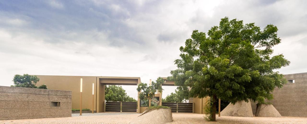 Life At Repose- Lake Villas Resort & Club Chor Warodra Exterior photo