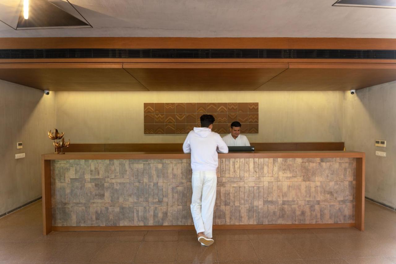 Life At Repose- Lake Villas Resort & Club Chor Warodra Exterior photo