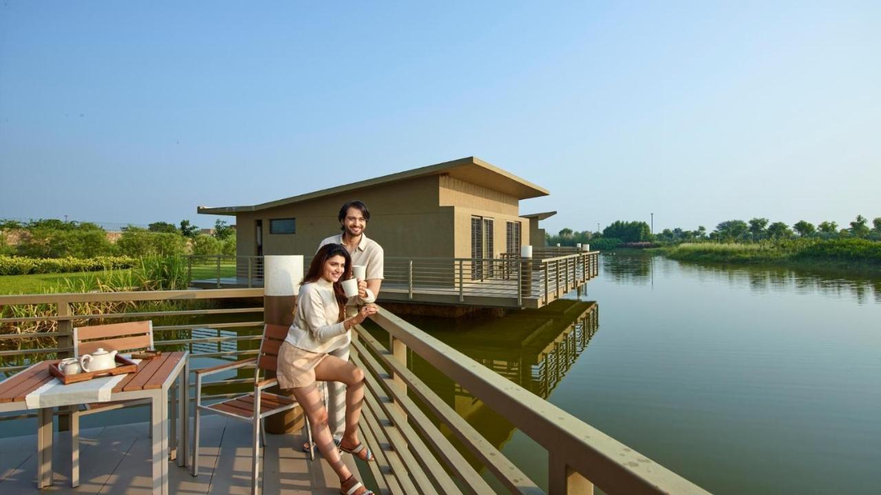 Life At Repose- Lake Villas Resort & Club Chor Warodra Exterior photo